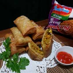 Lumpia Mie Rendang Salmon